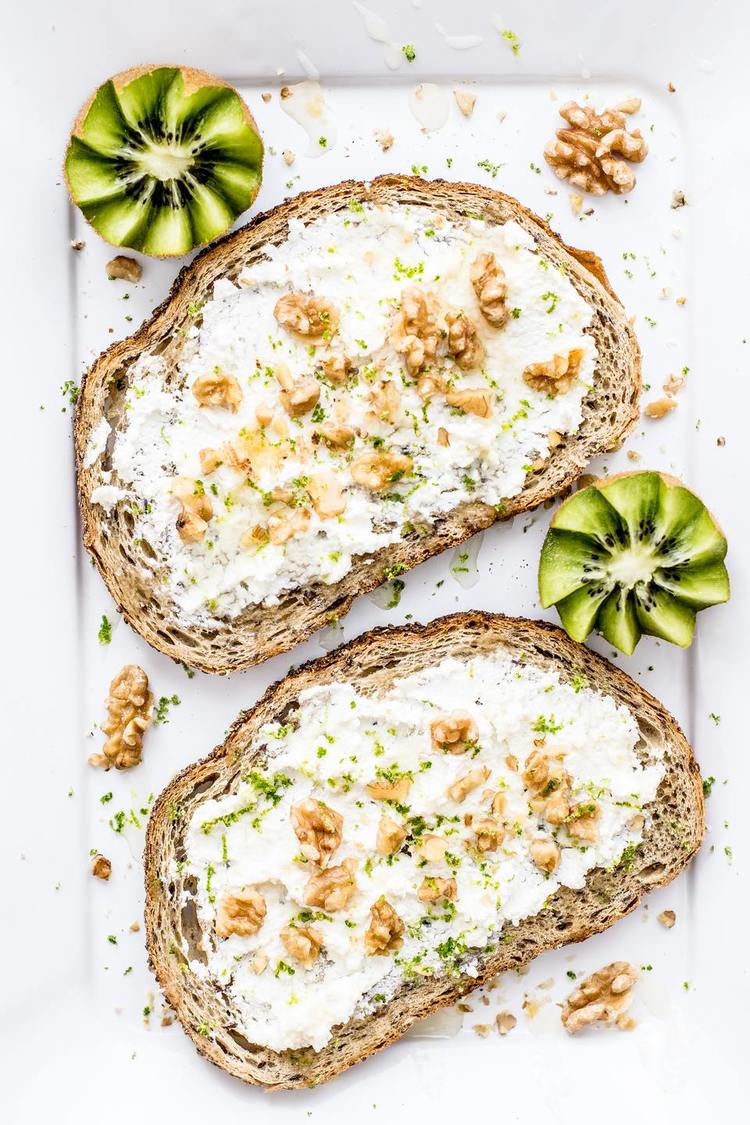 Kiwi Cream Cheese Sandwich with Walnuts - Sandwich Recipe