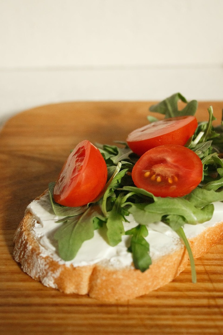 Tomato Cream Cheese and Arugula Sandwich - Sandwich Recipe